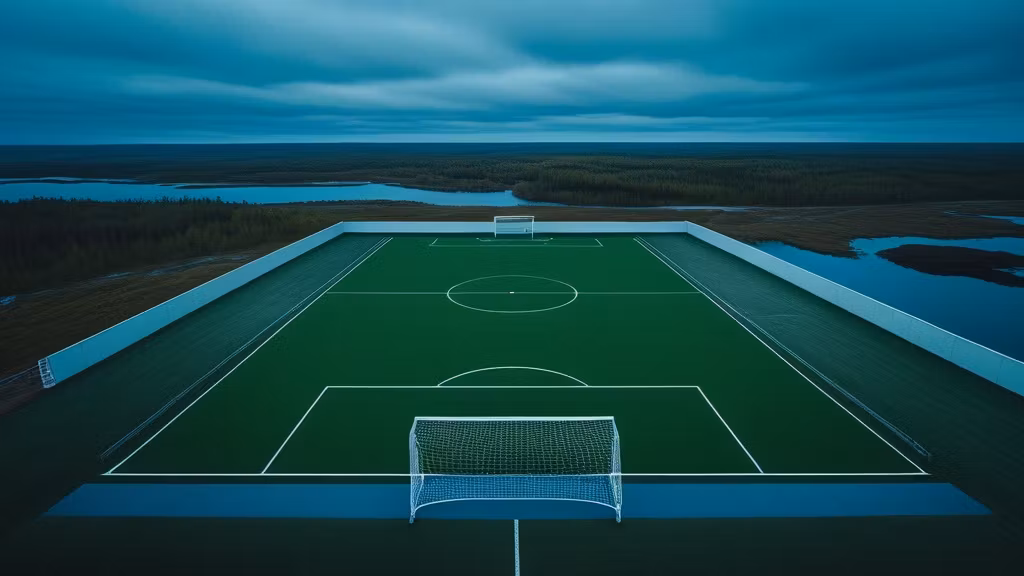 Toàn cảnh sân cỏ nhìn từ trên cao trong ánh chiều tà vùng Scandinavia trước trận Rosenborg vs Fredrikstad